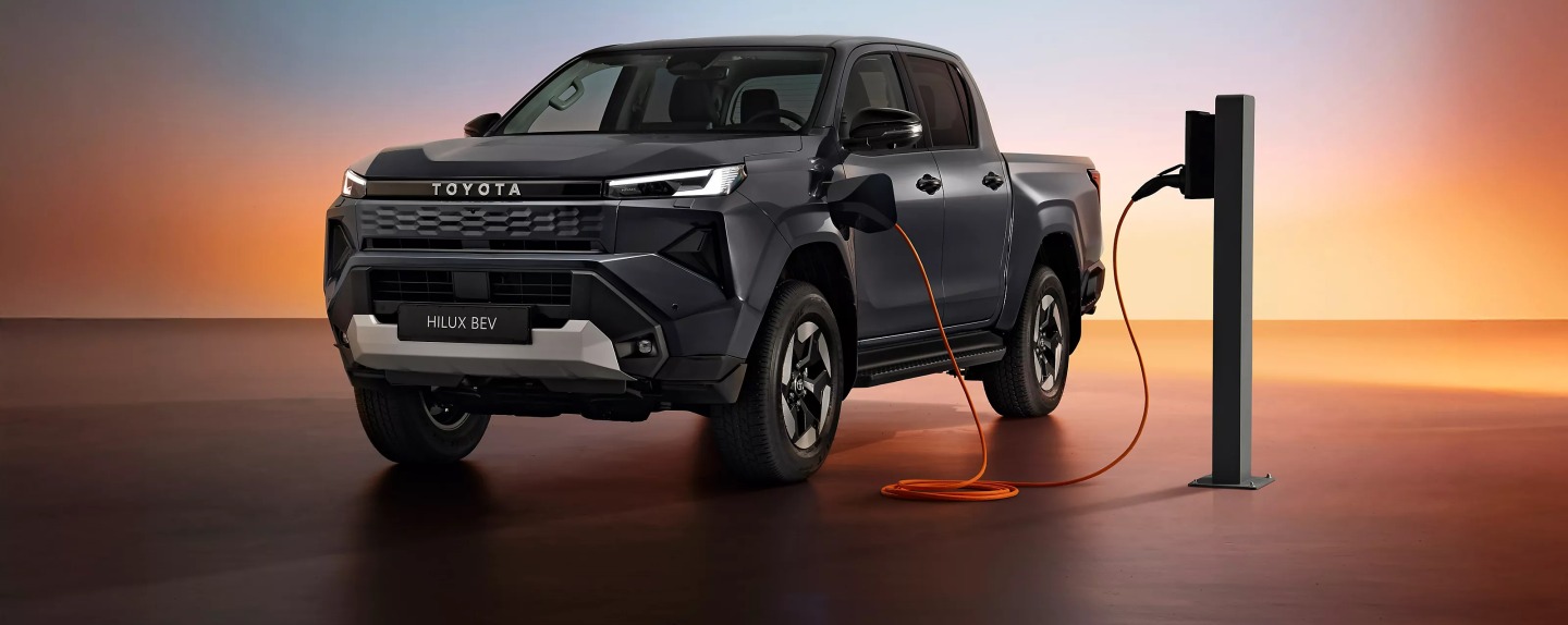 2025_TOYOTA_Hilux_BEV_HERO_2_enlarge_Large-Landscape-5ede2edcb3f0f709011c7fbc4ba19d92.jpeg